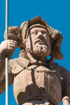 Belagerung, Statue