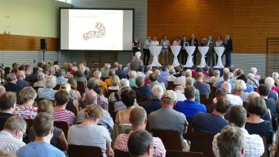 Rund 300 Bürgerinnen und Bürger informierten sich am Montagabend in der Sporthalle in Rinklingen über den Planungsstand der Orts