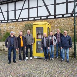 Team "Bücherschrank": Ortsvorsteher Torsten Müller, Bernd Kögel, Dieter Lohner, Gerd Meier, Thomas Lichtenberger, Frank Müller u