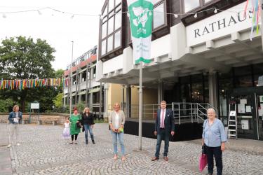 Oberbürgermeister Martin Wolff, die Landtagsabgeordnete Andrea Schwarz (Bündnis 90/Die Grünen) auf dem Alfred-Leicht-Platz.