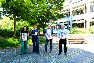 Daniela Kerres, Anne Hardt, Oberbürgermeister Martin Wolff und Kulturamtsleiter Bernhard Feineisen (v.l.) bei der Veröffentlichu