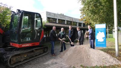 (v.l.) Ortsvorsteher Michael Koch, Architekt Michael Hammann, Bauamtsleiter Fabian Dickemann, Bürgermeister Michael Nöltner, und