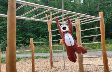 Gölshäuser Fitness-Trail mit Eichhörnchen-Maskottchen