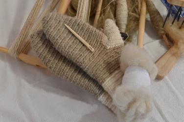 Nadelgebundene Handschuhe
