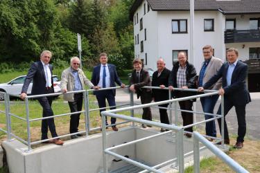 Bauamtsleiter Karl Velte, der Gölshausener Ortsvorsteher Manfred Hartmann, Oberbürgermeister Martin Wolff, Bürgermeister Michael