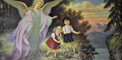 Gemälde, auf dem ein Schutzengel ein Mädchen und einen Jungen bewacht