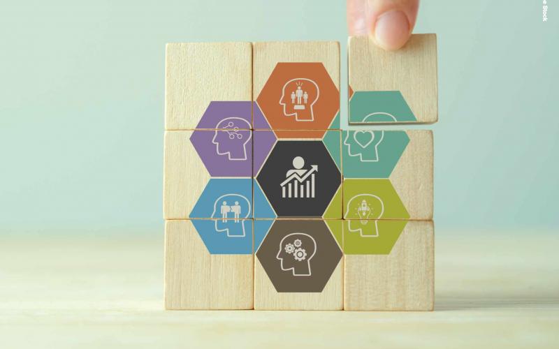 Puzzleteile werden zusammengesetzt